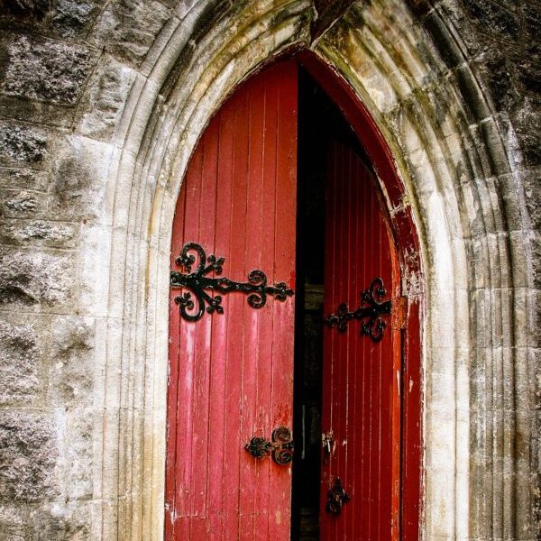 cropped-church-2564560_1280-600x900-1.jpg